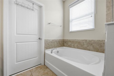 Casa en venta en Davenport, Florida, 4 dormitorios, 272.02 m2 № 2208670 - foto 12