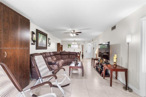 Condo in Pembroke Pines, Florida, 1 bedroom № 2051644 - photo 23