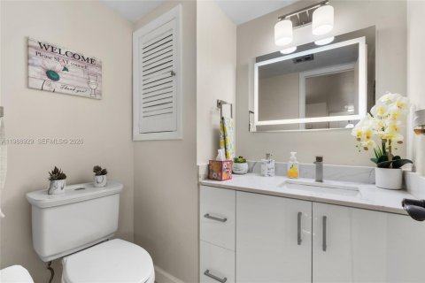 Condo in Pembroke Pines, Florida, 1 bedroom № 2051644 - photo 12