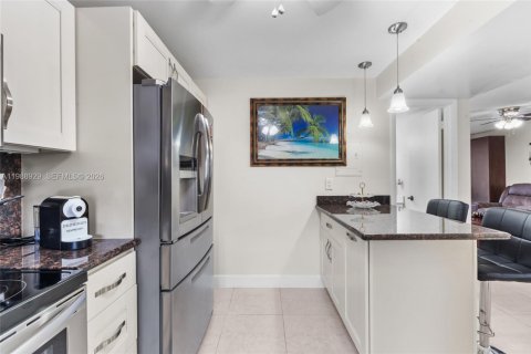 Condo in Pembroke Pines, Florida, 1 bedroom № 2051644 - photo 17