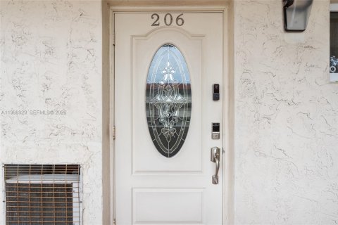 Condo in Pembroke Pines, Florida, 1 bedroom № 2051644 - photo 6