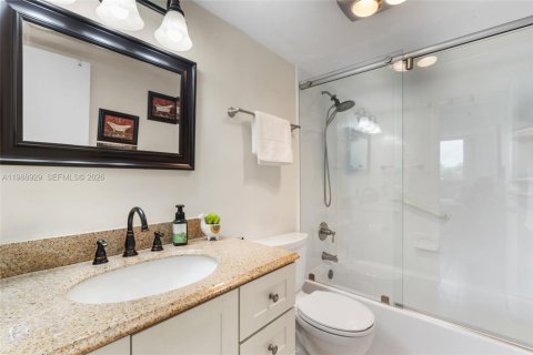 Condo in Pembroke Pines, Florida, 1 bedroom № 2051644 - photo 29