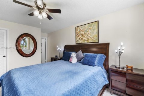 Condo in Pembroke Pines, Florida, 1 bedroom № 2051644 - photo 30