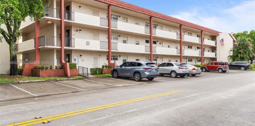 Condo in Pembroke Pines, Florida, 1 bedroom № 2051644