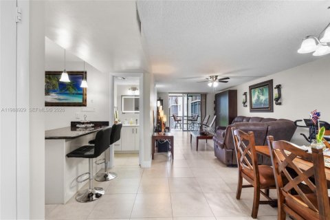 Condo in Pembroke Pines, Florida, 1 bedroom № 2051644 - photo 7