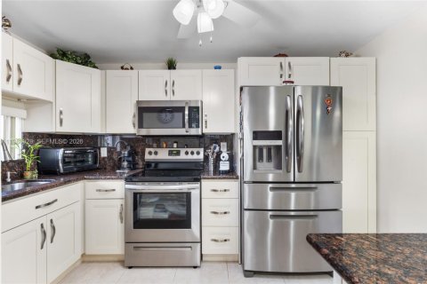Condo in Pembroke Pines, Florida, 1 bedroom № 2051644 - photo 16