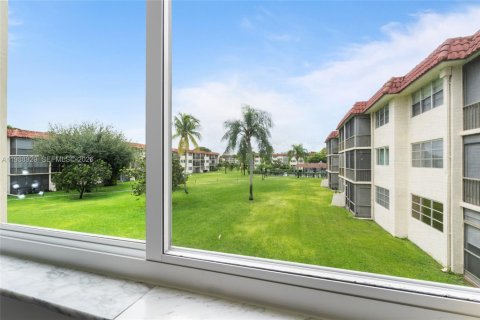 Condo in Pembroke Pines, Florida, 1 bedroom № 2051644 - photo 27