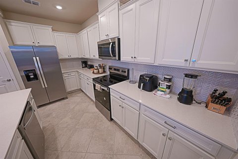 Townhouse in Clermont, Florida 5 bedrooms, 211.45 sq.m. № 1911174 - photo 9