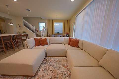 Townhouse in Clermont, Florida 5 bedrooms, 211.45 sq.m. № 1911174 - photo 3