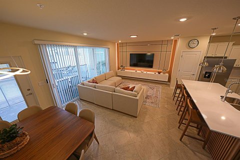 Townhouse in Clermont, Florida 5 bedrooms, 211.45 sq.m. № 1911174 - photo 5