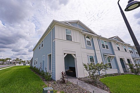 Townhouse in Clermont, Florida 5 bedrooms, 211.45 sq.m. № 1911174 - photo 1