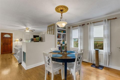 House in Lakeland, Florida 2 bedrooms, 91.79 sq.m. № 2094678 - photo 8