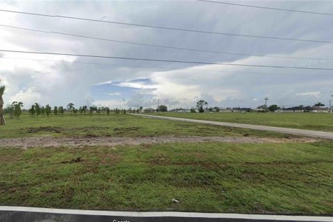 Land in Cape Coral, Florida № 1276324 - photo 1