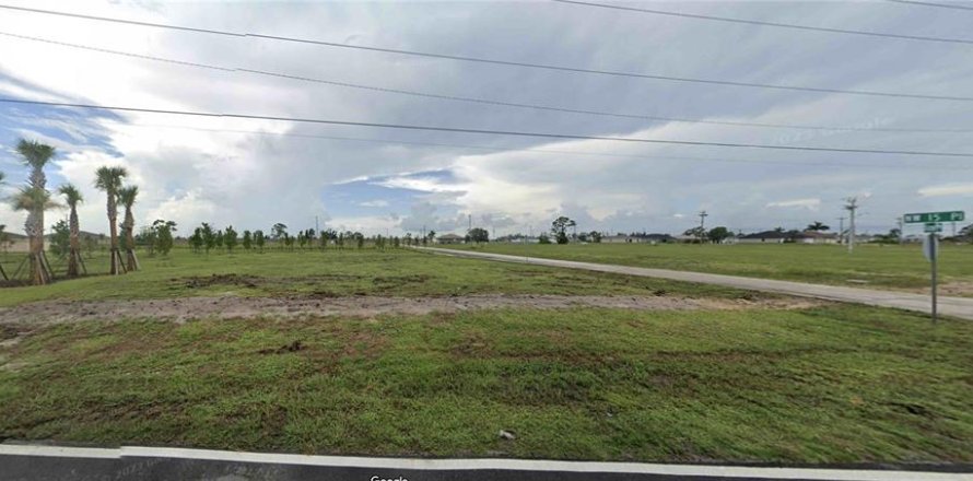 Land in Cape Coral, Florida № 1276324