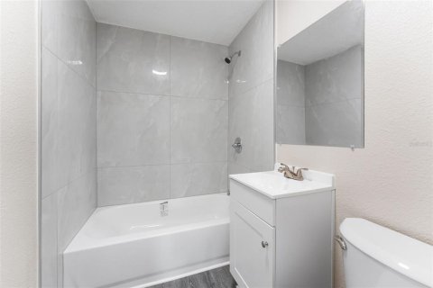 House in Saint Petersburg, Florida 3 bedrooms, 96.25 sq.m. № 1907886 - photo 6