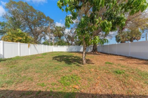 House in Saint Petersburg, Florida 3 bedrooms, 96.25 sq.m. № 1907886 - photo 16