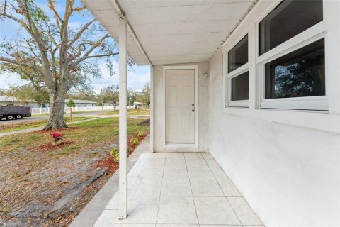 House in Saint Petersburg, Florida 3 bedrooms, 96.25 sq.m. № 1907886 - photo 20