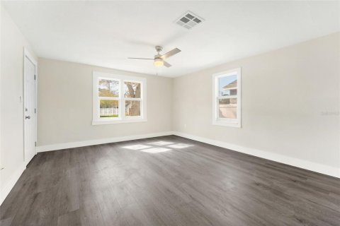 House in Saint Petersburg, Florida 3 bedrooms, 96.25 sq.m. № 1907886 - photo 13