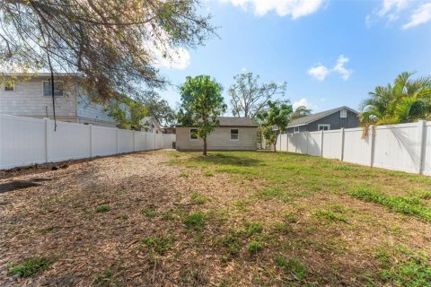 House in Saint Petersburg, Florida 3 bedrooms, 96.25 sq.m. № 1907886 - photo 24