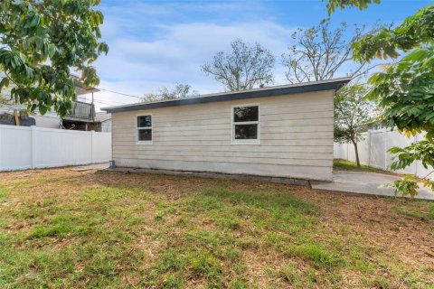 House in Saint Petersburg, Florida 3 bedrooms, 96.25 sq.m. № 1907886 - photo 18