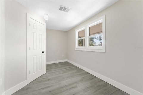 House in Saint Petersburg, Florida 3 bedrooms, 96.25 sq.m. № 1907886 - photo 12