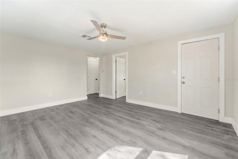 House in Saint Petersburg, Florida 3 bedrooms, 96.25 sq.m. № 1907886 - photo 7