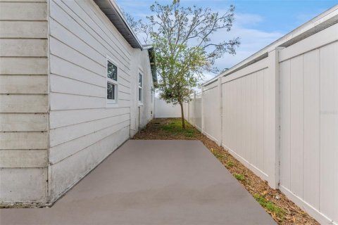 House in Saint Petersburg, Florida 3 bedrooms, 96.25 sq.m. № 1907886 - photo 22
