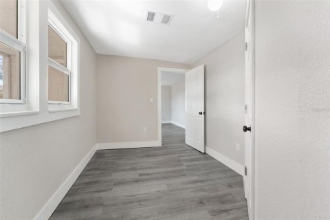 House in Saint Petersburg, Florida 3 bedrooms, 96.25 sq.m. № 1907886 - photo 15