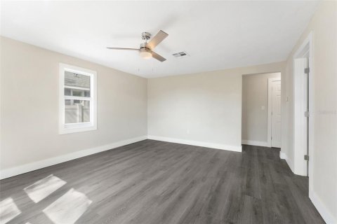 House in Saint Petersburg, Florida 3 bedrooms, 96.25 sq.m. № 1907886 - photo 11