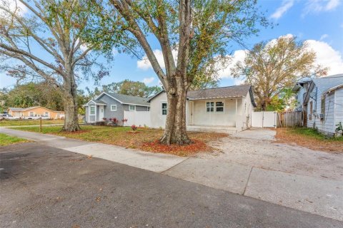 House in Saint Petersburg, Florida 3 bedrooms, 96.25 sq.m. № 1907886 - photo 19