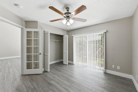 House in Coral Springs, Florida 4 bedrooms, 182.18 sq.m. № 2171645 - photo 27