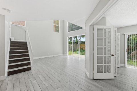 House in Coral Springs, Florida 4 bedrooms, 182.18 sq.m. № 2171645 - photo 10