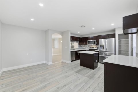 House in Coral Springs, Florida 4 bedrooms, 182.18 sq.m. № 2171645 - photo 18