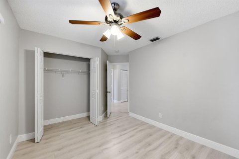 House in Coral Springs, Florida 4 bedrooms, 182.18 sq.m. № 2171645 - photo 29