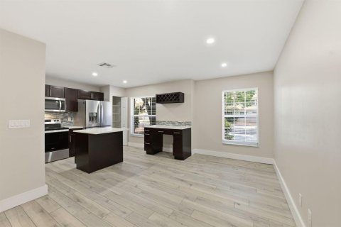 House in Coral Springs, Florida 4 bedrooms, 182.18 sq.m. № 2171645 - photo 17