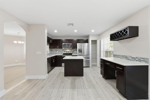House in Coral Springs, Florida 4 bedrooms, 182.18 sq.m. № 2171645 - photo 16
