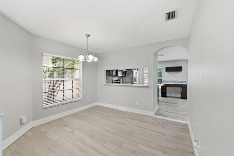 House in Coral Springs, Florida 4 bedrooms, 182.18 sq.m. № 2171645 - photo 23