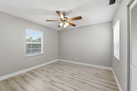 House in Coral Springs, Florida 4 bedrooms, 182.18 sq.m. № 2171645 - photo 30