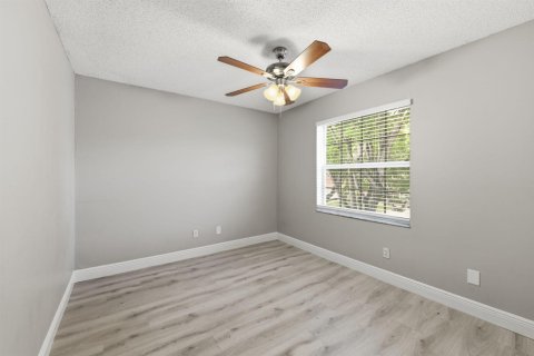 House in Coral Springs, Florida 4 bedrooms, 182.18 sq.m. № 2171645 - photo 28