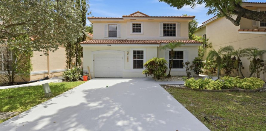 House in Coral Springs, Florida 4 bedrooms, 182.18 sq.m. № 2171645