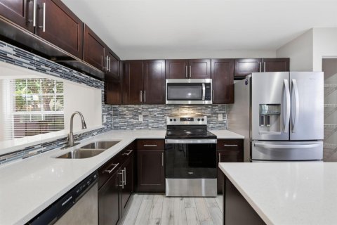 House in Coral Springs, Florida 4 bedrooms, 182.18 sq.m. № 2171645 - photo 20