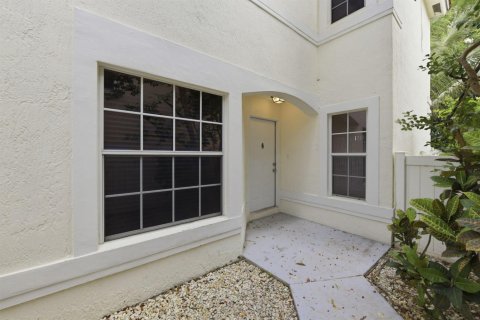 House in Coral Springs, Florida 4 bedrooms, 182.18 sq.m. № 2171645 - photo 9