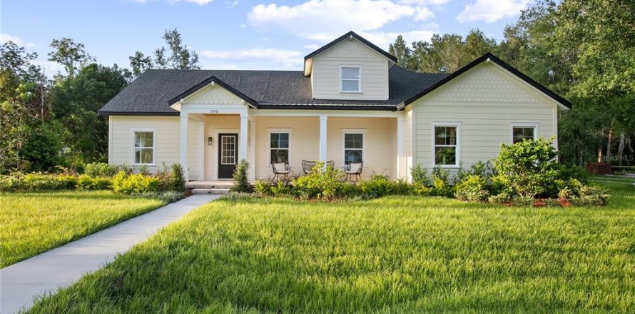 House in Lake Helen, Florida 4 bedrooms, 257.8 sq.m. № 1894707