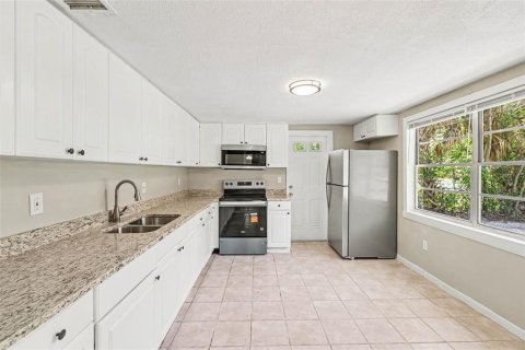 Villa ou maison à louer à Tampa, Floride: 3 chambres, 126.9 m2 № 2315099 - photo 13