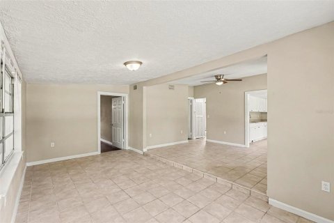 Villa ou maison à louer à Tampa, Floride: 3 chambres, 126.9 m2 № 2315099 - photo 12