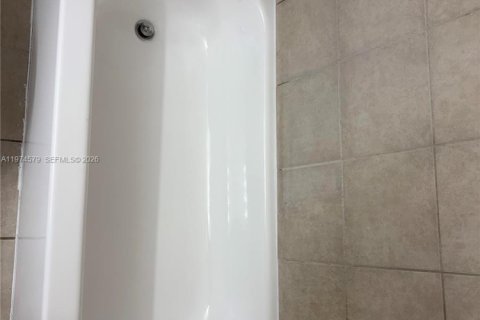 Condo in North Bay Village, Florida, 1 bedroom  № 2042909 - photo 17