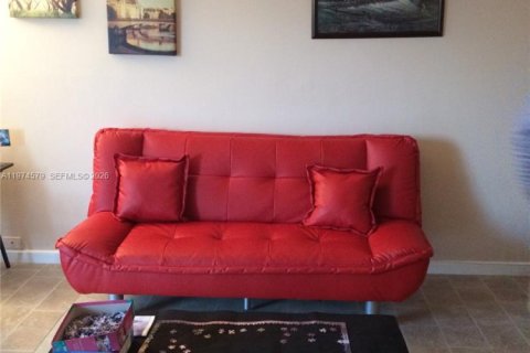 Condo in North Bay Village, Florida, 1 bedroom  № 2042909 - photo 5