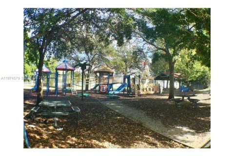 Condo in North Bay Village, Florida, 1 bedroom  № 2042909 - photo 28