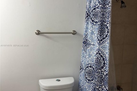 Condo in North Bay Village, Florida, 1 bedroom  № 2042909 - photo 16