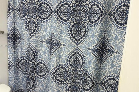 Condo in North Bay Village, Florida, 1 bedroom  № 2042909 - photo 18